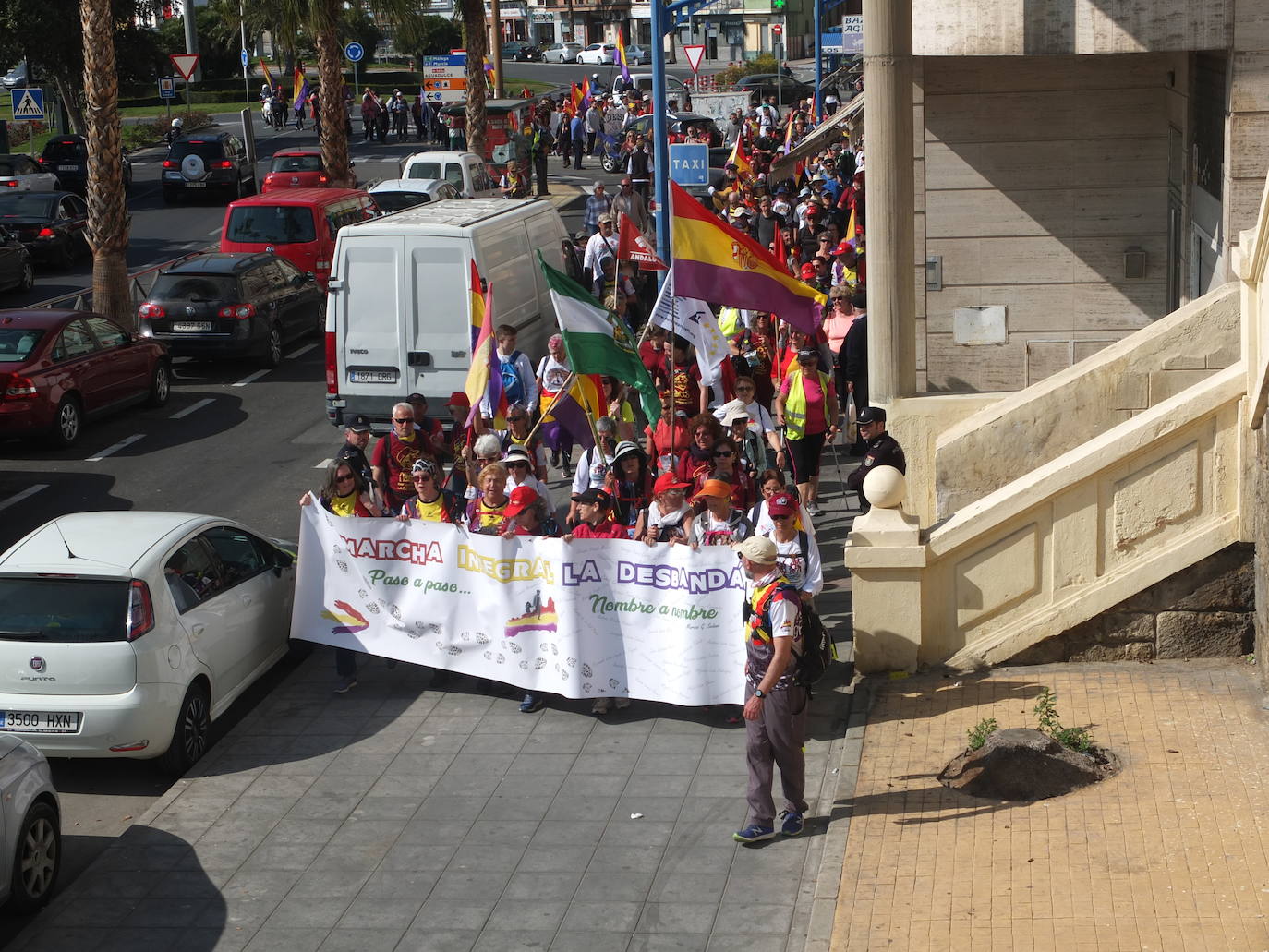 Medio millar de personas participa en la jornada final de la marcha que en los últimos diez días ha recorrido 'la carretera de la muerte' 