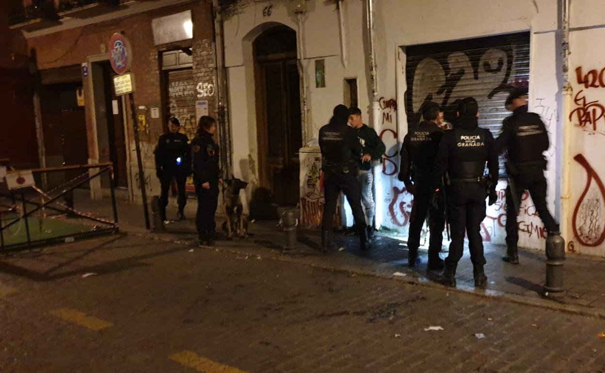 Droga en Granada | Una noche de control antidroga se salda con dos detenidos, 16 denuncias y 28 incautaciones