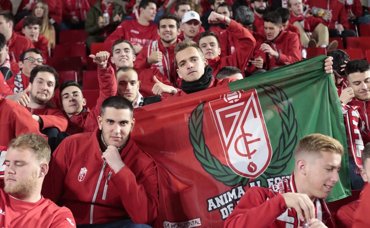 La grada de animación el latido y el corazón de una afición enamorada de su equipo. 