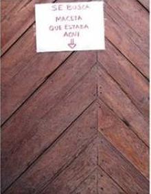 Imagen secundaria 2 - La sucesión de carteles que conmovió a los vecinos del barrio.