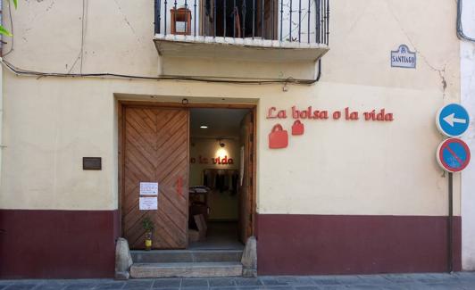 La empresa granadina 'La bolsa o la vida', en la calle Santiago del Realejo.