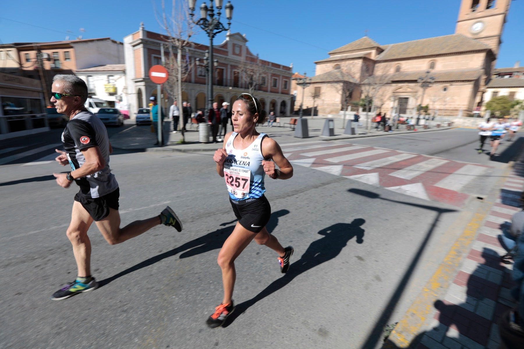 Manuel Santiago vuelve a imponerse en categoría masculina mientras que Zhor El Amrani vence con autoridad en categoría femenina