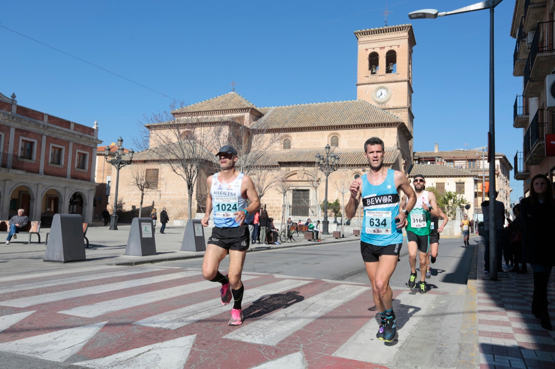 Manuel Santiago vuelve a imponerse en categoría masculina mientras que Zhor El Amrani vence con autoridad en categoría femenina