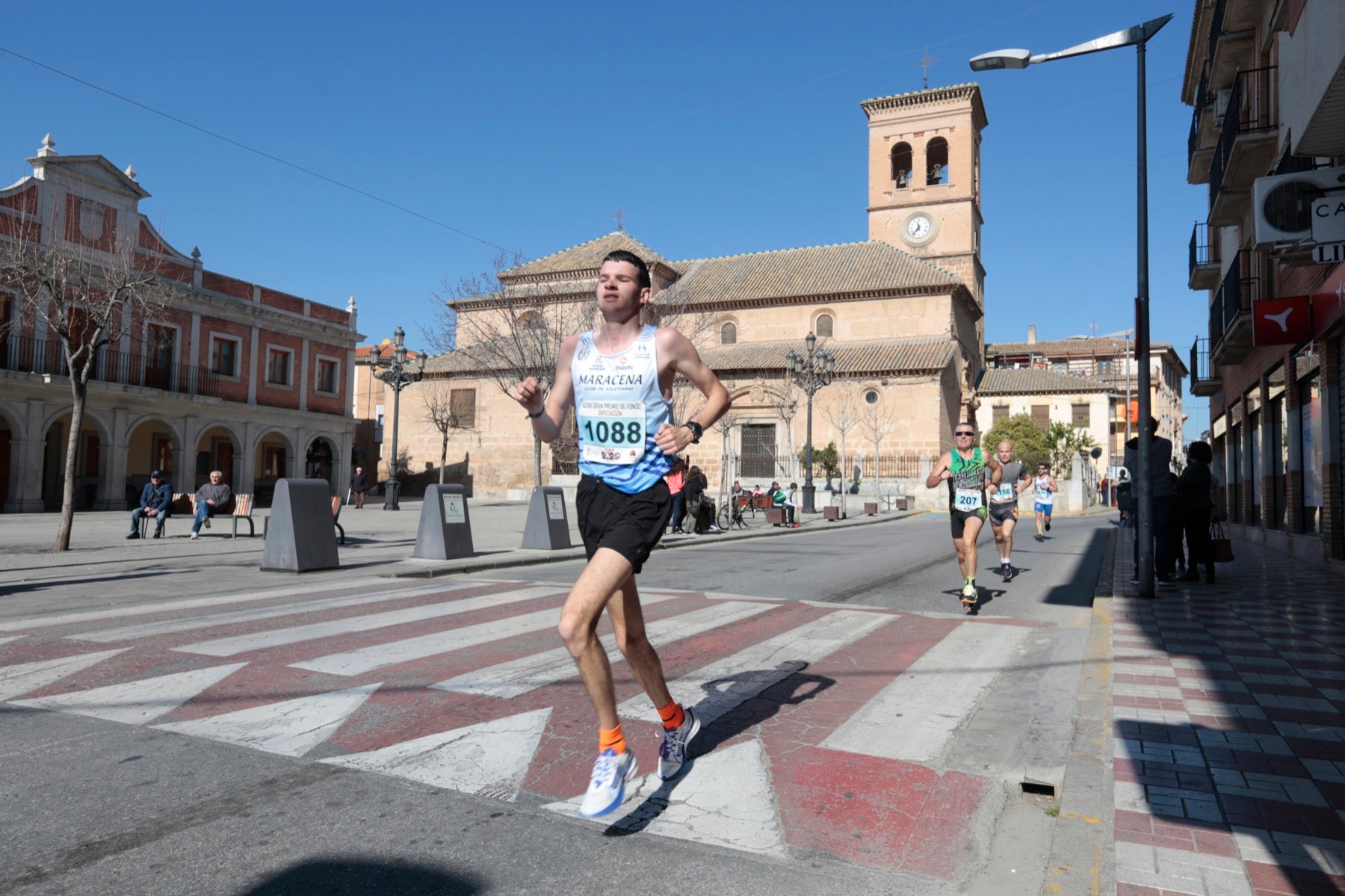 Manuel Santiago vuelve a imponerse en categoría masculina mientras que Zhor El Amrani vence con autoridad en categoría femenina