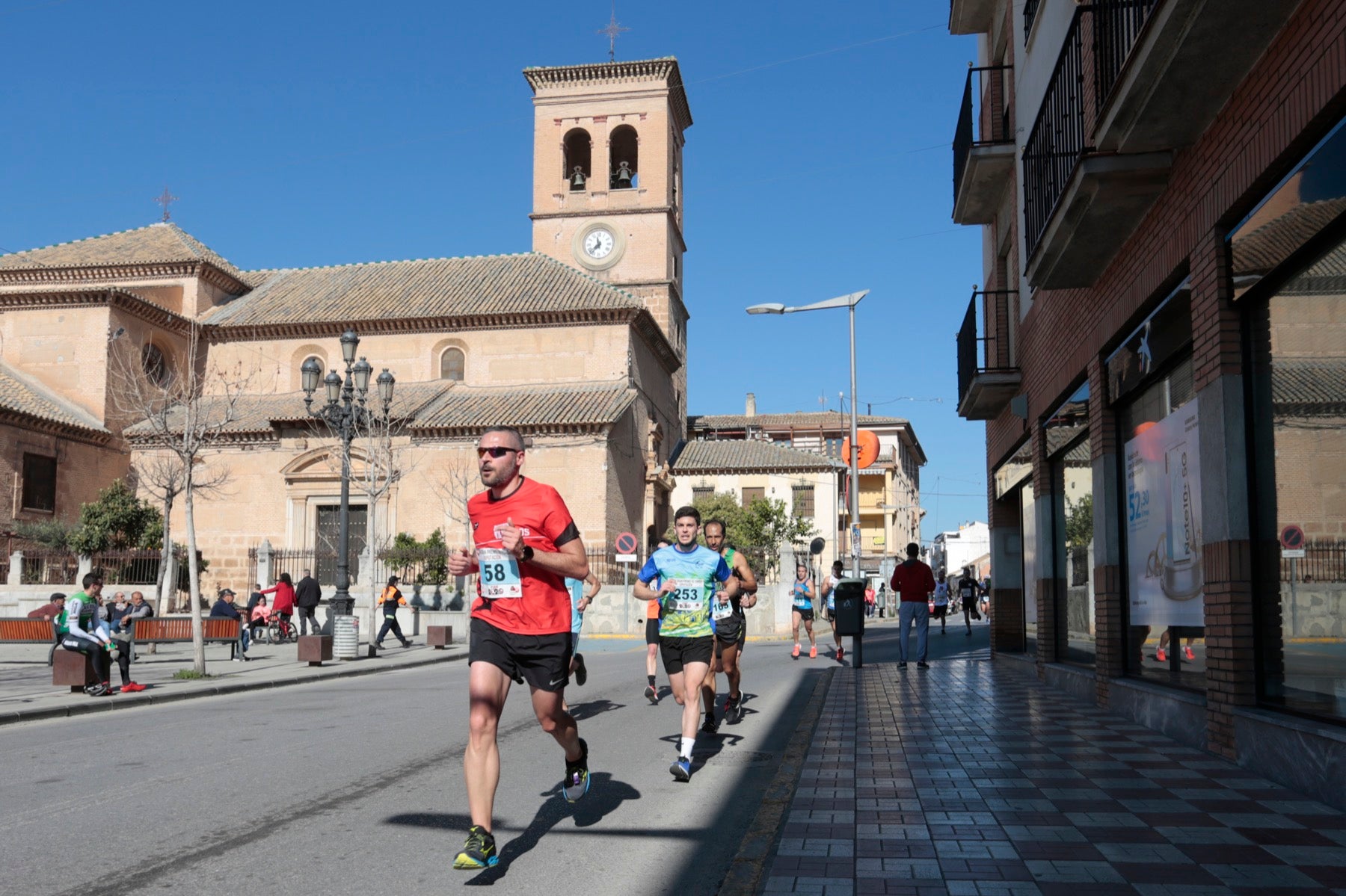 Manuel Santiago vuelve a imponerse en categoría masculina mientras que Zhor El Amrani vence con autoridad en categoría femenina