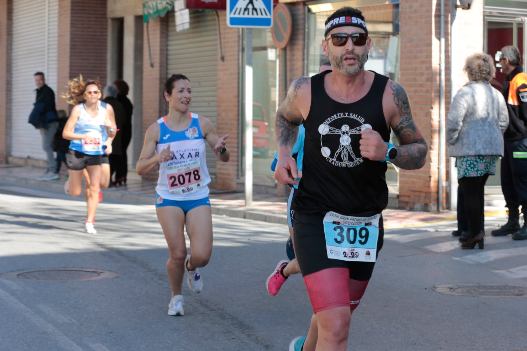 Manuel Santiago vuelve a imponerse en categoría masculina mientras que Zhor El Amrani vence con autoridad en categoría femenina