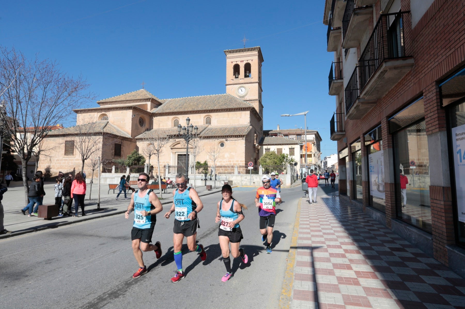 Manuel Santiago vuelve a imponerse en categoría masculina mientras que Zhor El Amrani vence con autoridad en categoría femenina