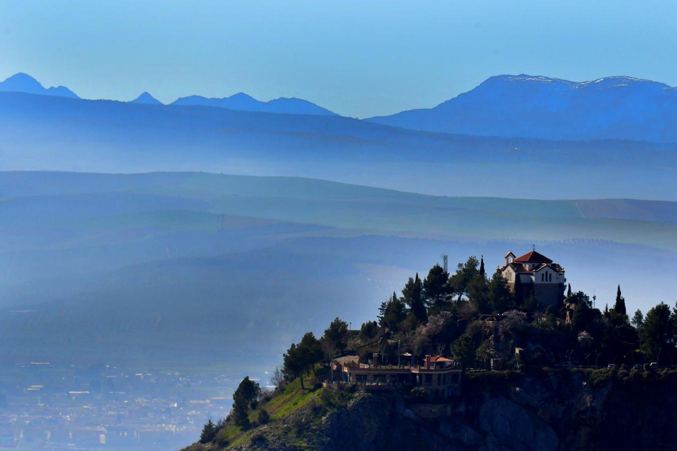 La Ermita de los Tres Juanes. Ruta hacia el Torreón de Albolote, en Sierra Elvira 