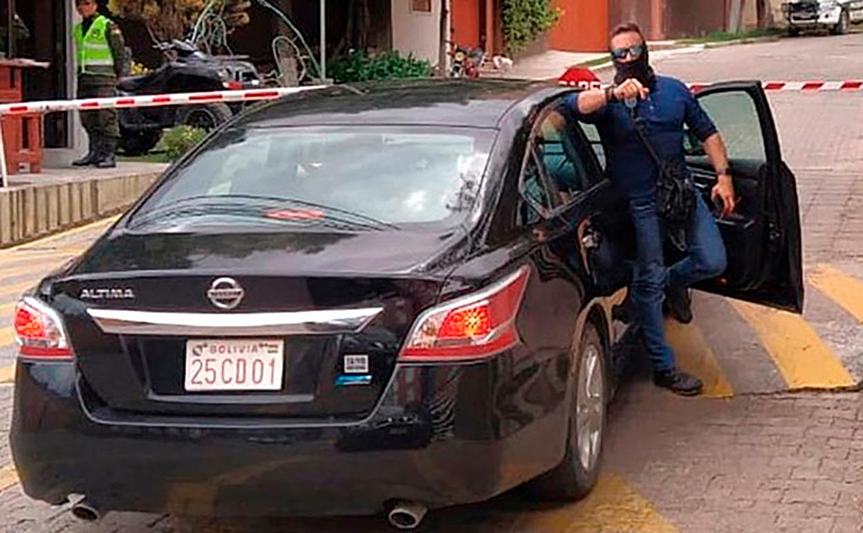 Uno de los geos de la Embajada de España durante los incidentes en La Paz el pasado diciembre.