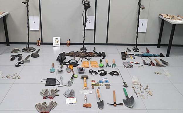 Material incautado a los investigados tras ser sorprendidos en Gérgal. 