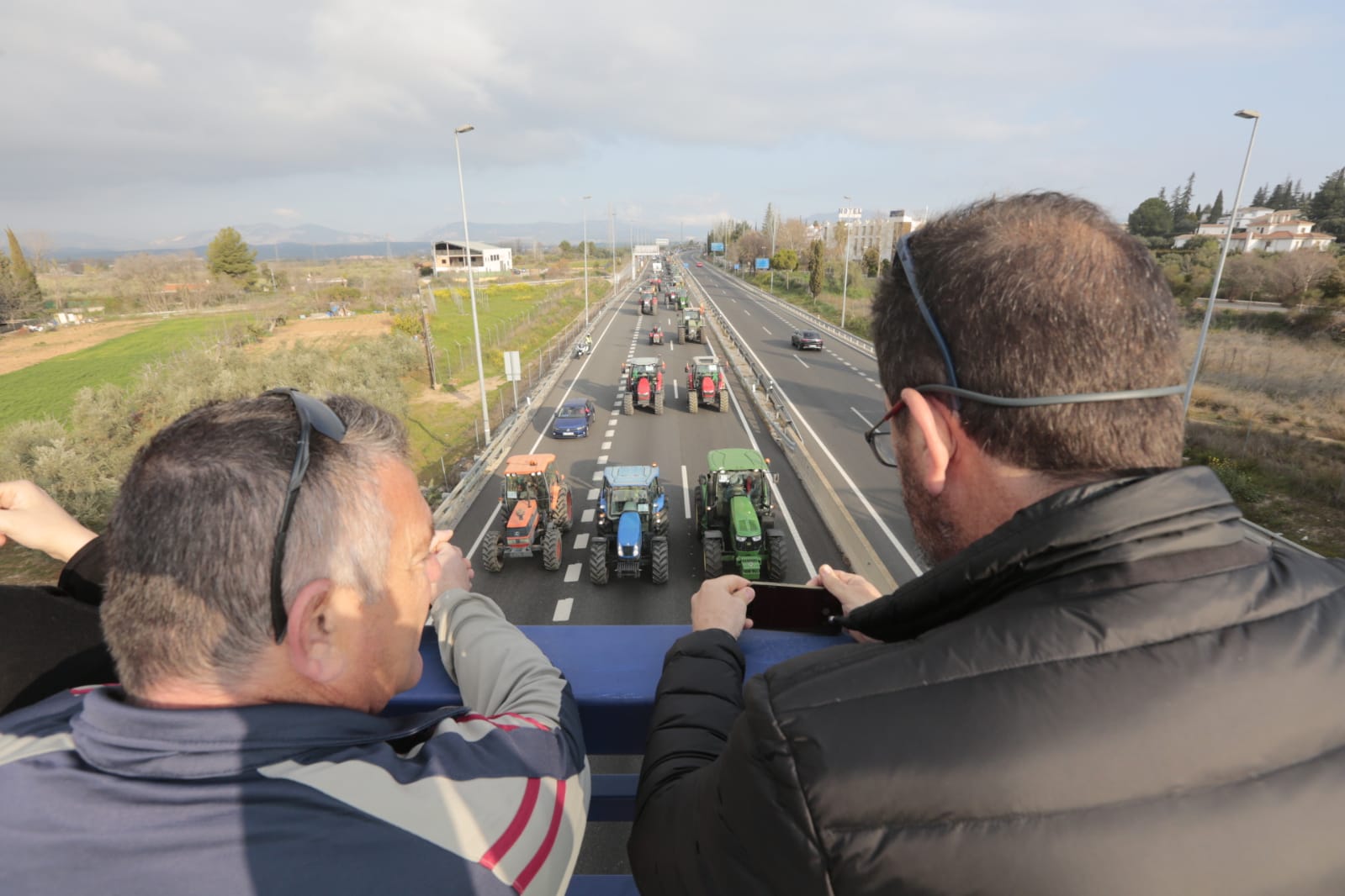 La marcha en la que participan 500 tractores y unos diez mil manifestantes llegados en 200 autobuses altera por completo la rutina de la ciudad
