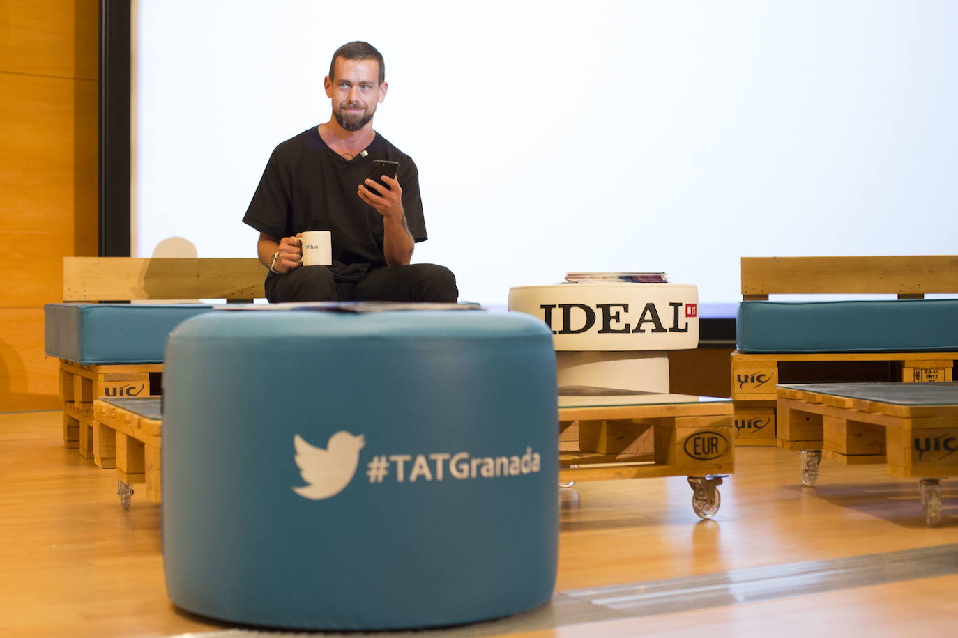 Jack Dorsey, fundador y CEO de Twitter, visita los trabajos de organización del evento TATGranada en 2017