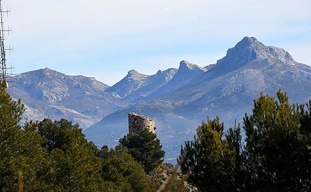 Imagen principal - Rutas con encanto en Granada: Sube a la torre de Elvira, el mejor balcón de la Vega y Sierra Nevada
