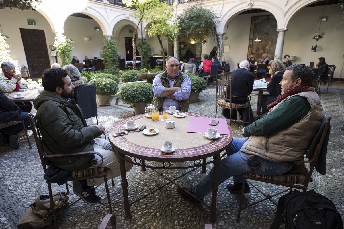 El cocinero catalán visitó la capital granadina y se declaró enamorado del bar FM