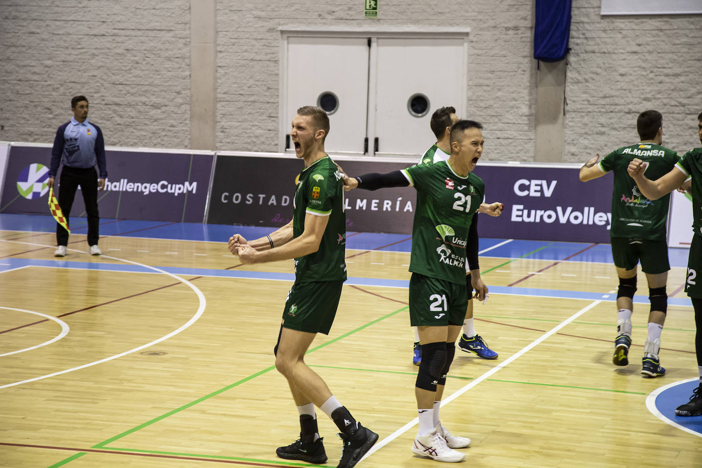 Unicaja Costa de Almería, con un gran Kukartsev, grita alto que quiere la Superliga. 