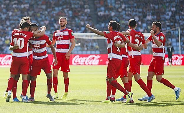 Celebracion del equipo tras el gol de Herrera en Balaídos. 