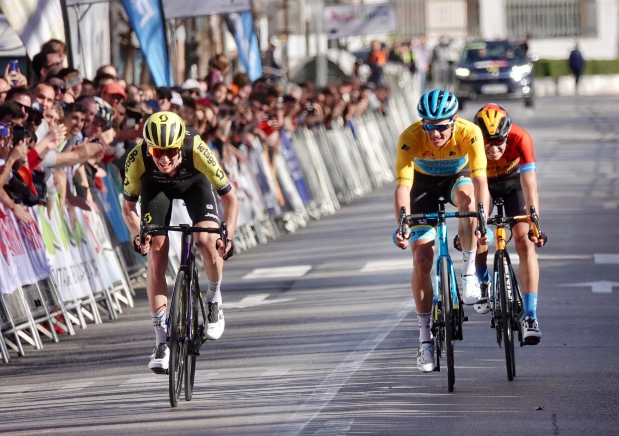 Las mejores imágenes del final de etapa en el Paseo de la Bomba: final de etapa y ambiente
