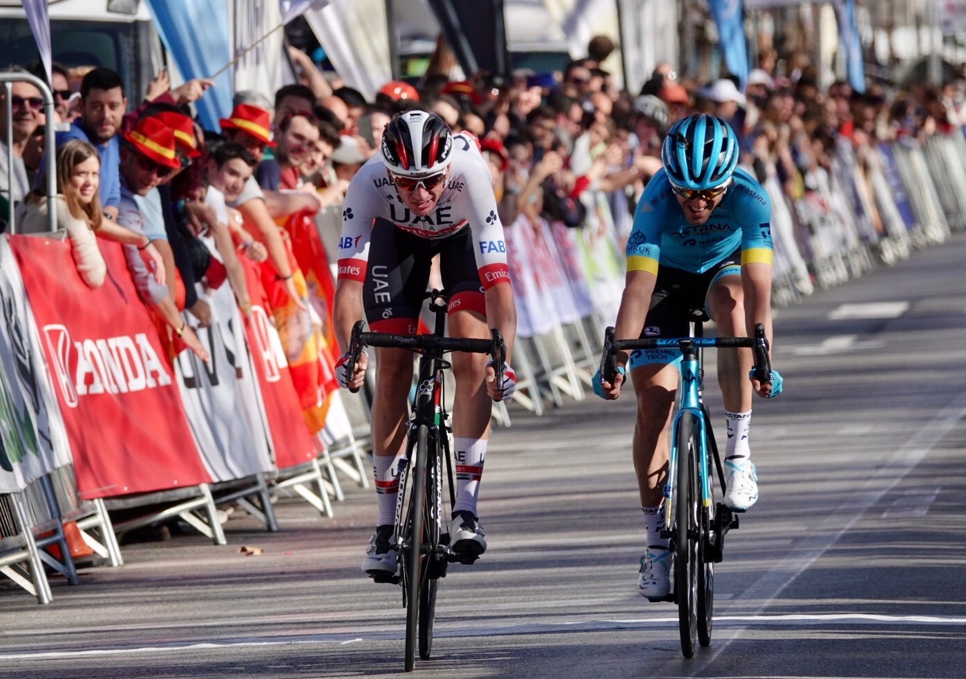 Las mejores imágenes del final de etapa en el Paseo de la Bomba: final de etapa y ambiente
