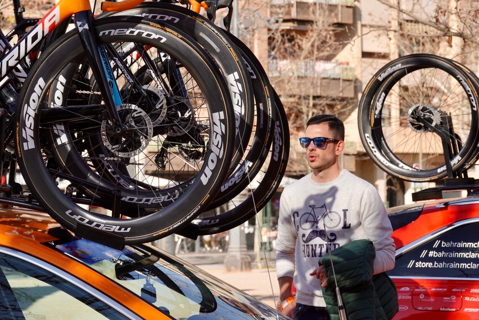 Las mejores imágenes del final de etapa en el Paseo de la Bomba: final de etapa y ambiente