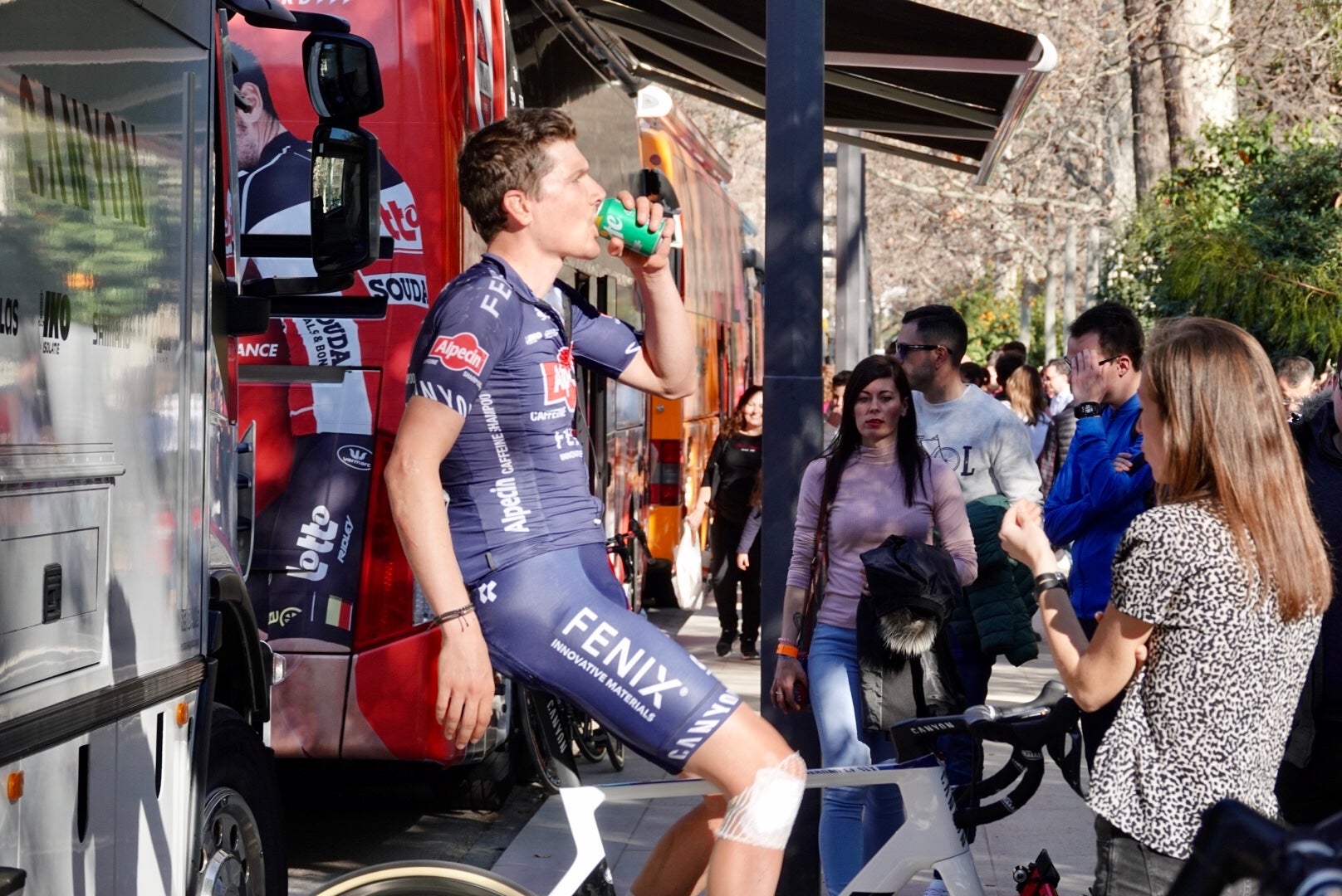 Las mejores imágenes del final de etapa en el Paseo de la Bomba: final de etapa y ambiente