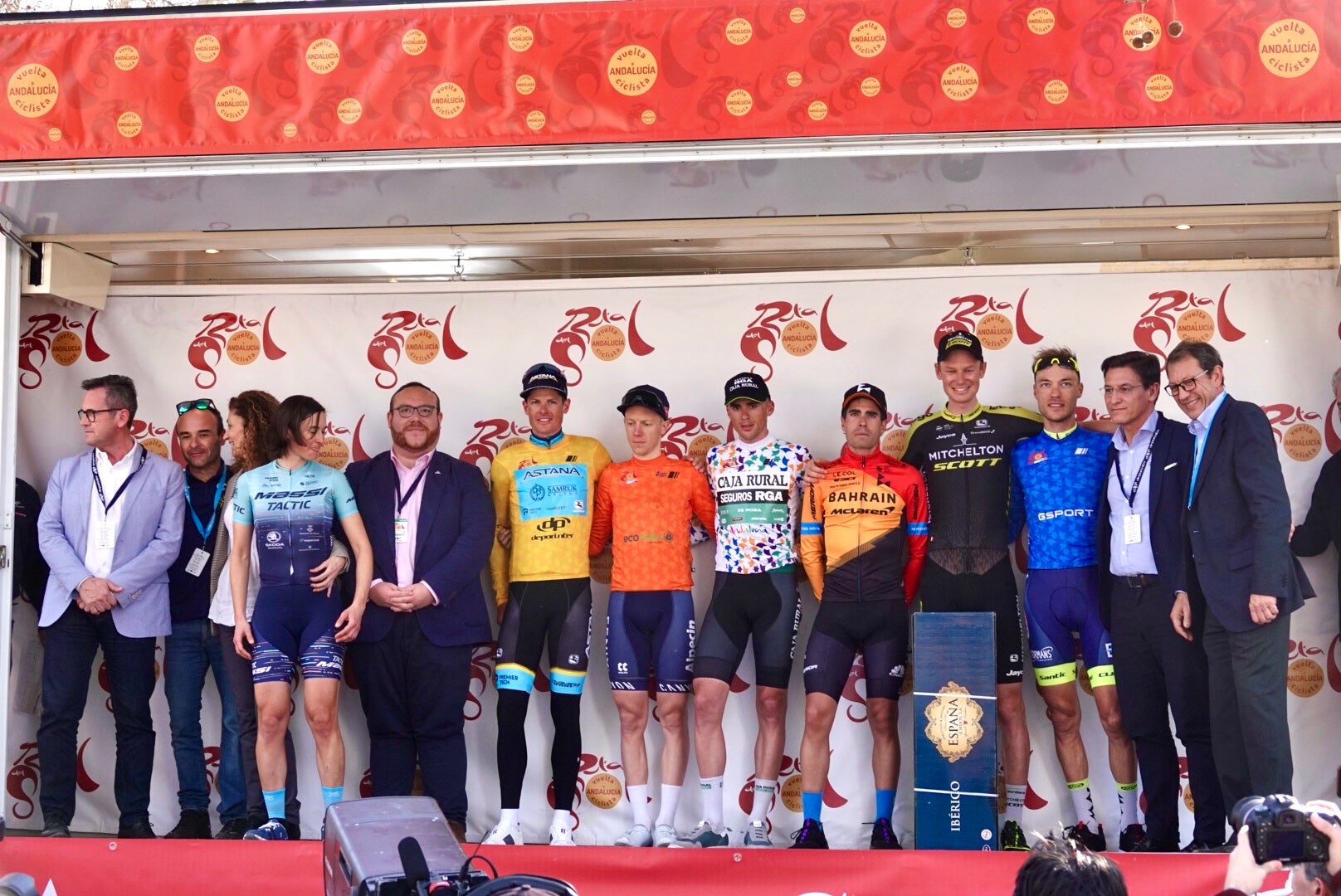 Las mejores imágenes del final de etapa en el Paseo de la Bomba: final de etapa y ambiente