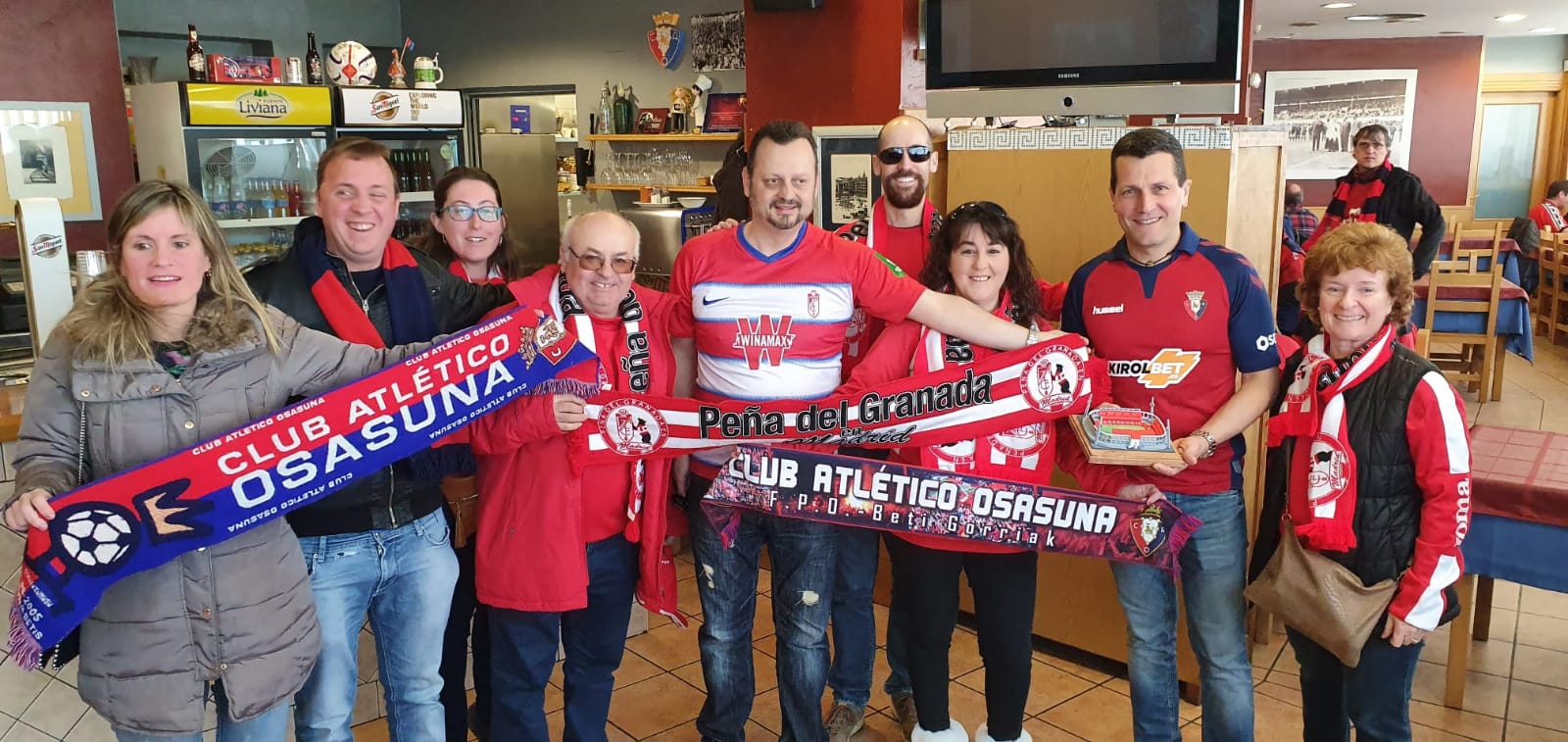 Los seguidores rojiblancos, presentes en la grada del estadio de Osasuna