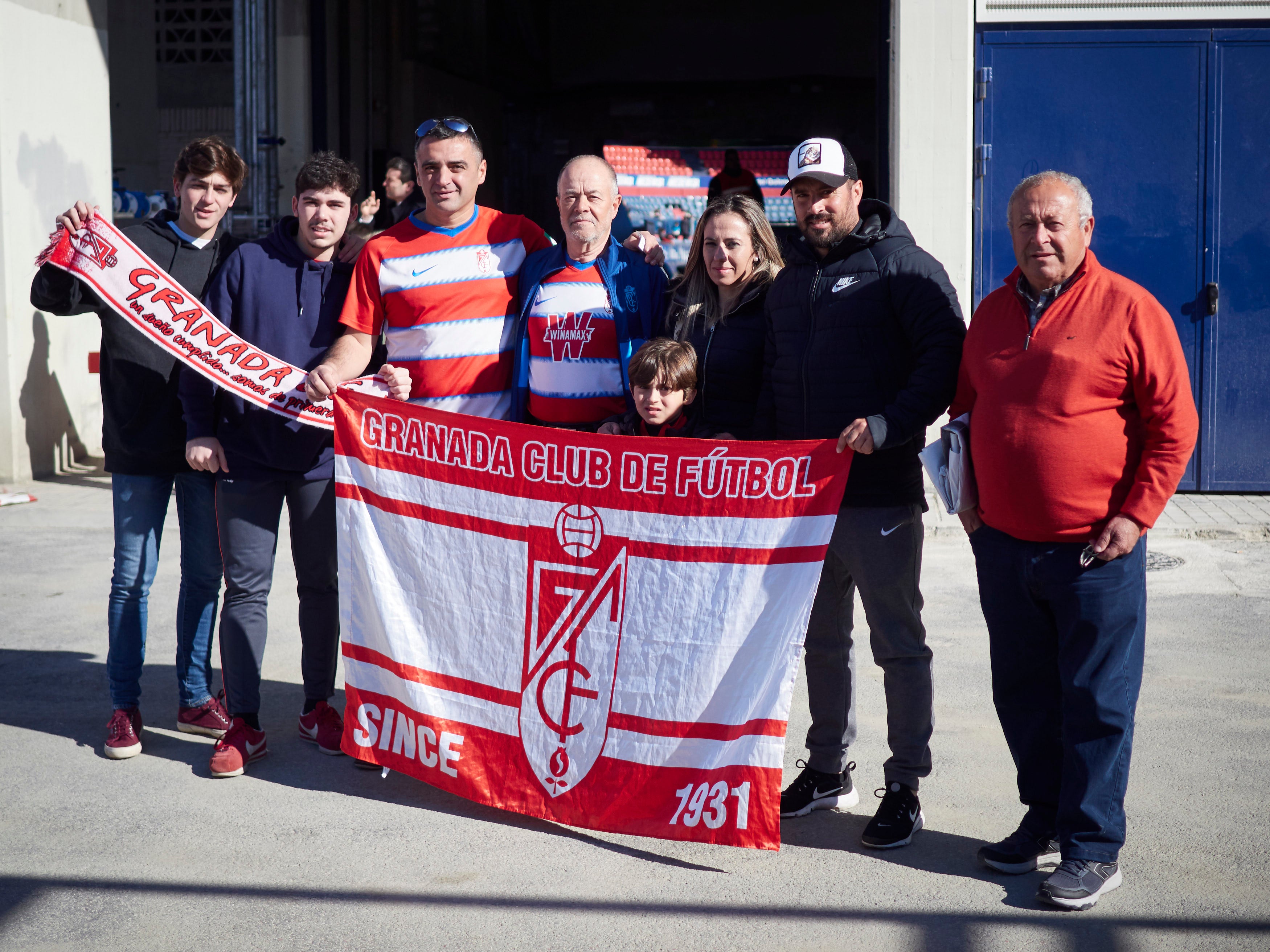 Los seguidores rojiblancos, presentes en la grada del estadio de Osasuna