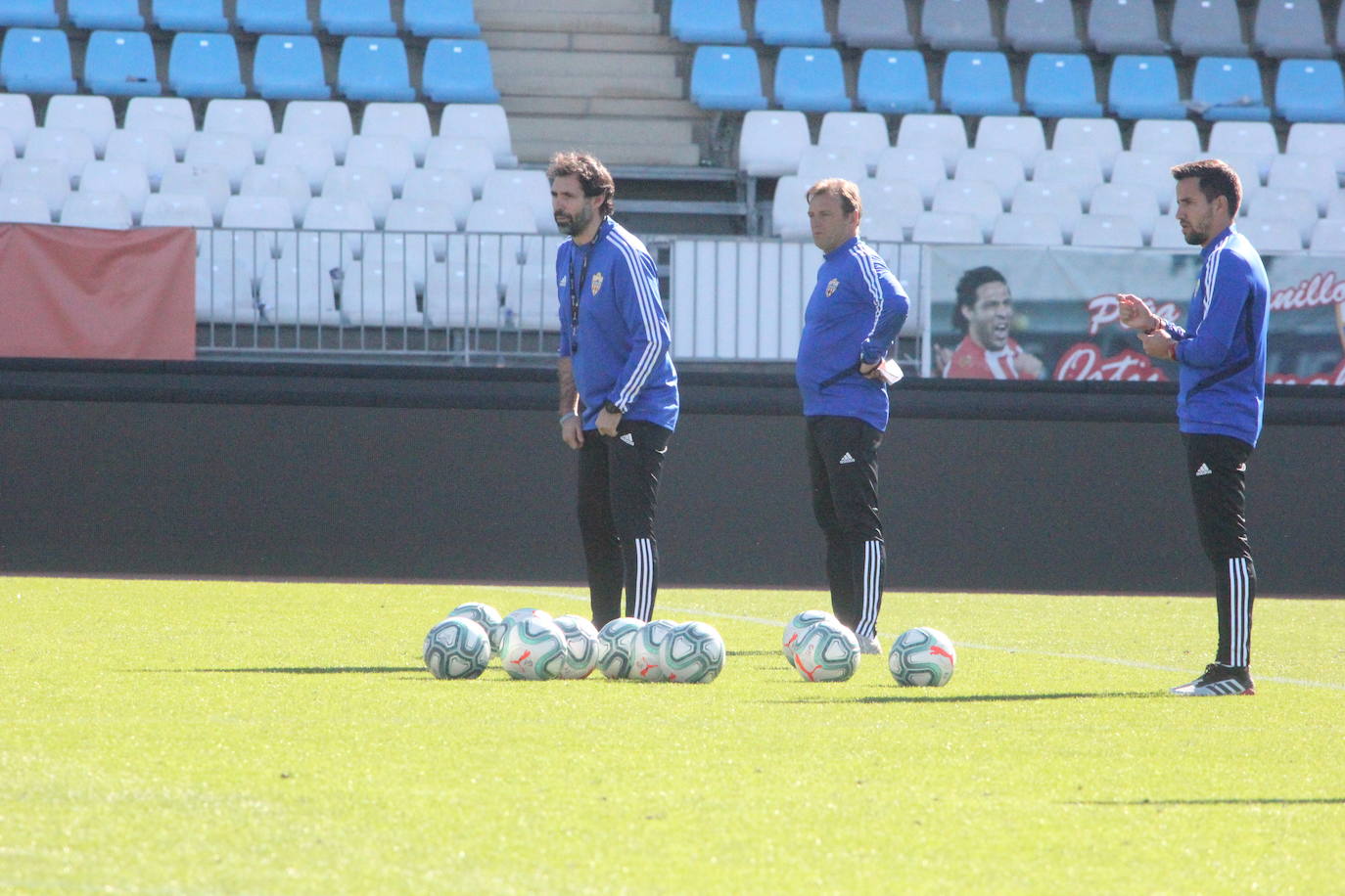 Jesús Muñoz ha trabajado ya hoy como asistente en la UD Almería. 