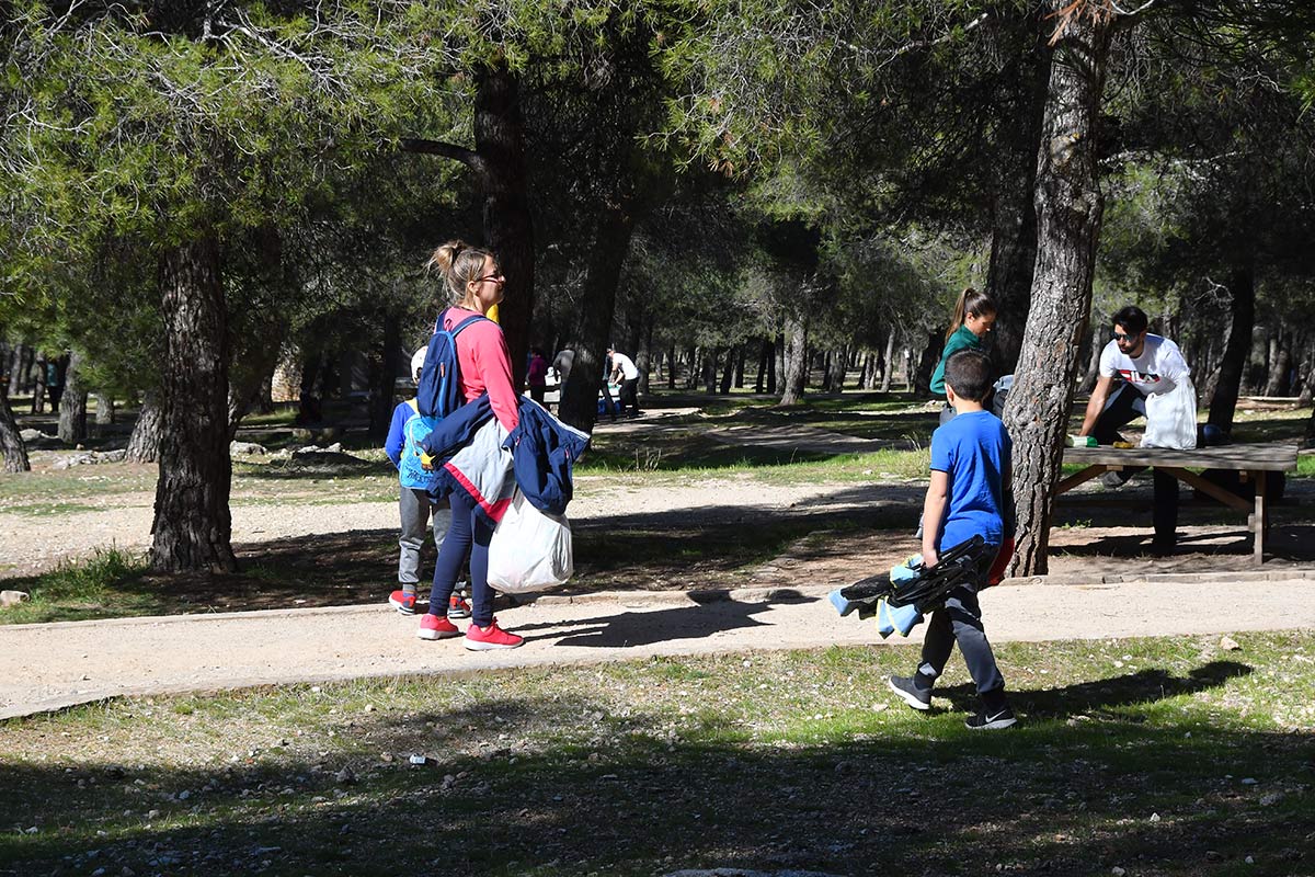 Un domingo al aire libre en el área recreativa de La Zubia 