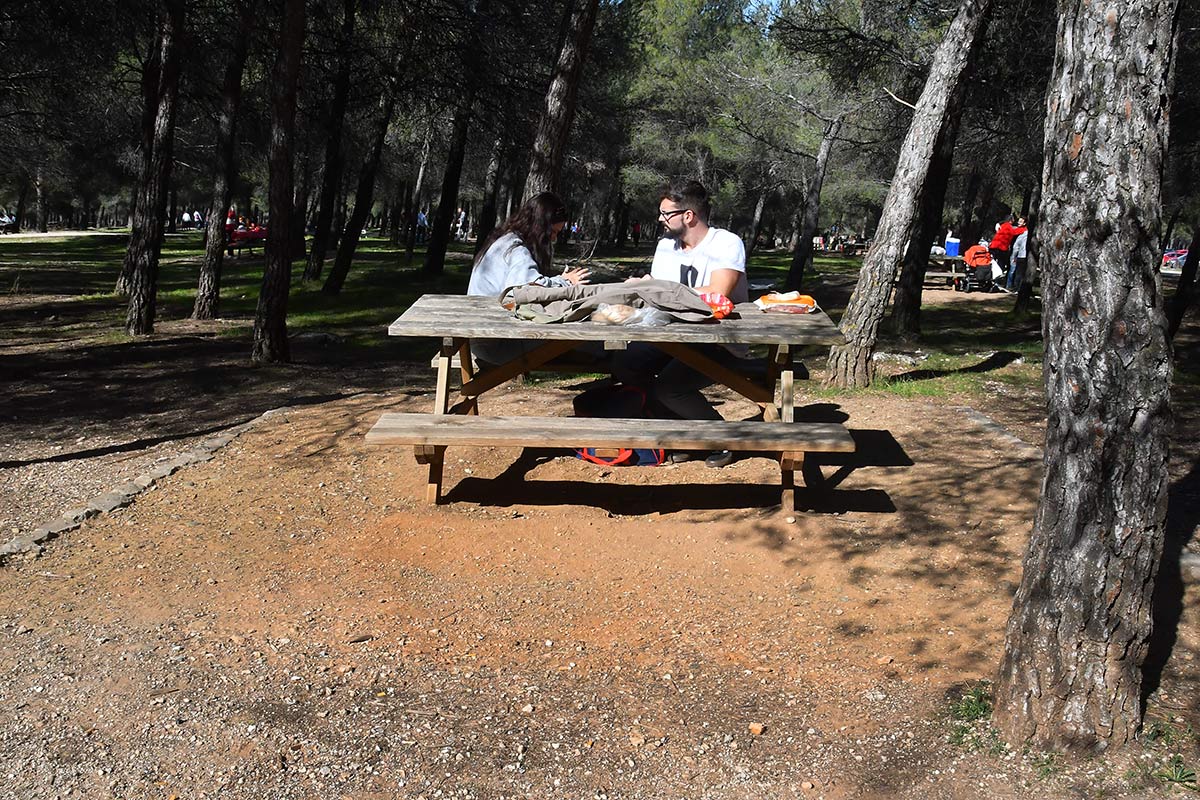 Un domingo al aire libre en el área recreativa de La Zubia 