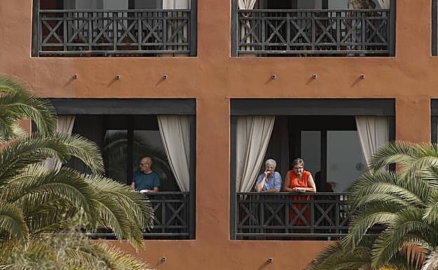 El brote de coronavirus italiano trae siete positivos nuevos en Tenerife, Barcelona, Castellón y Madrid