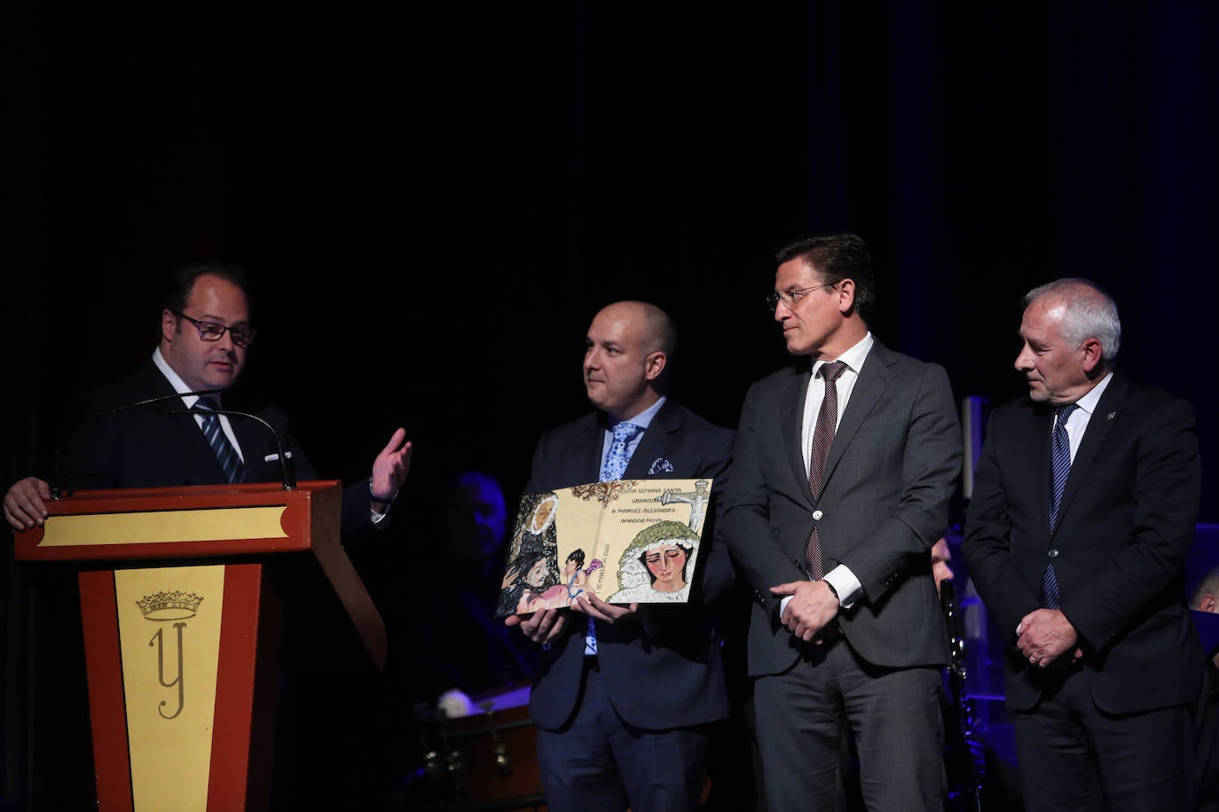 El acto estuvo presidido por el alcalde de la ciudad, Luis Salvador, y por el vicepresidente federativo, Armando Ortiz, por viaje del presidente de la Federación de Cofradías