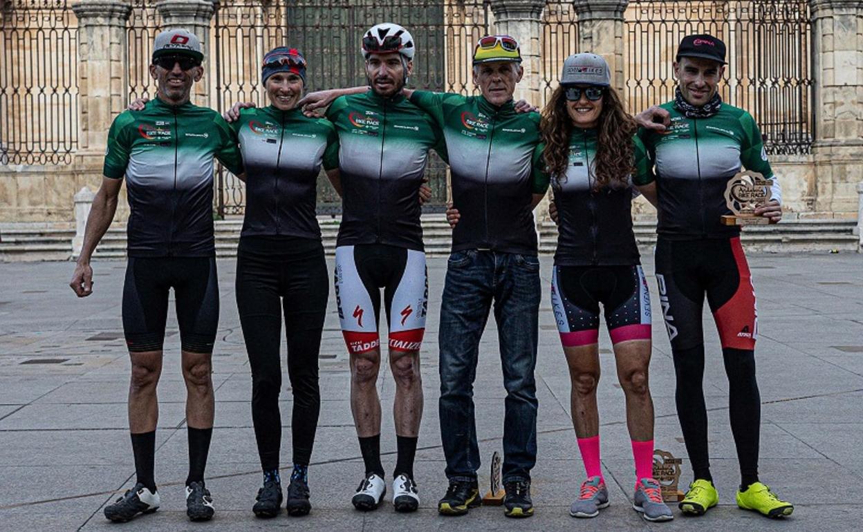 Ganadores de las categorías femenina y masculina de la prueba. 