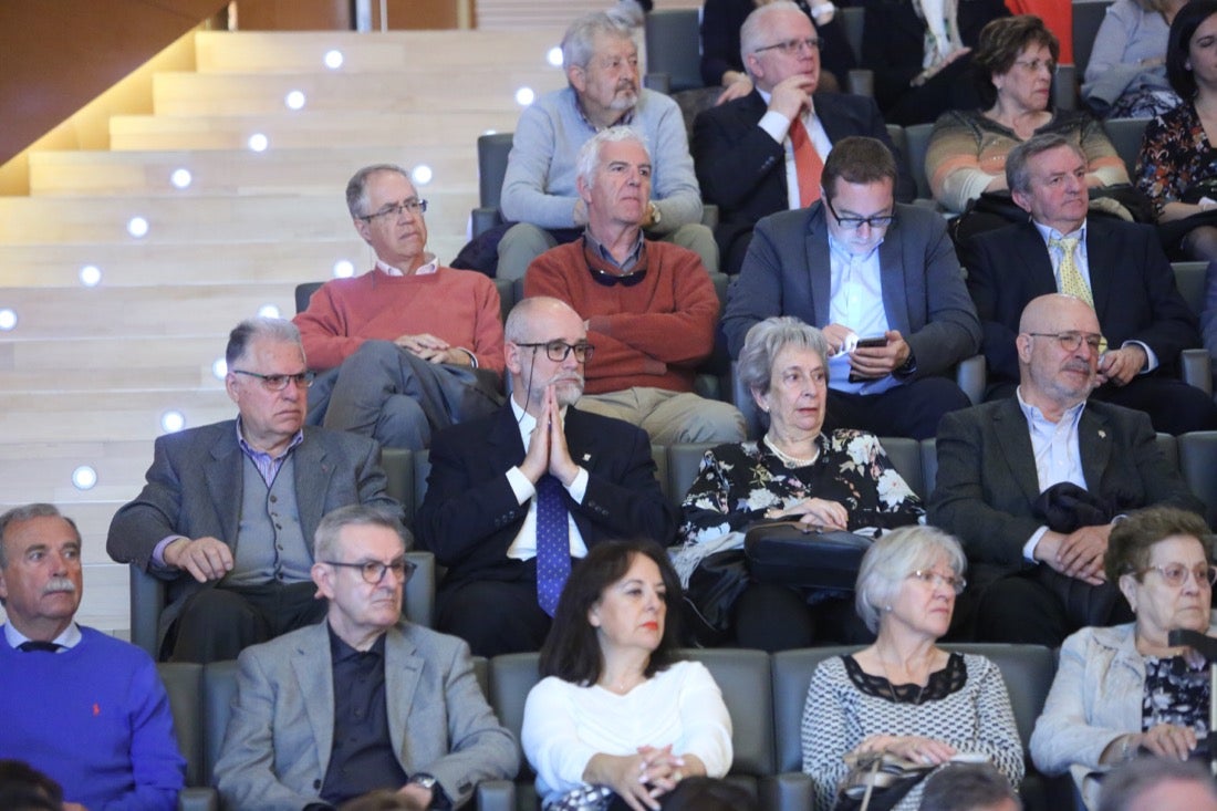 Este año, el Gobierno andaluz ha hecho entrega de la Bandera de Andalucía al Centro Artístico, Literario y Científico de Granada, al IES Padre Suárez, al Restaurante Los Manueles, a la Cooperativa San Sebastián, al Proyecto Conoce tus Fuentes, al grupo de científicos e ingenieros que han contribuido a obtener la primera imagen de un agujero negro supermasivo; a la Asociación del Párkinson; a María Guardia Gómez «Mariquilla»; a la deportista María Pérez y a la Asociación Víctimas del Terrorismo