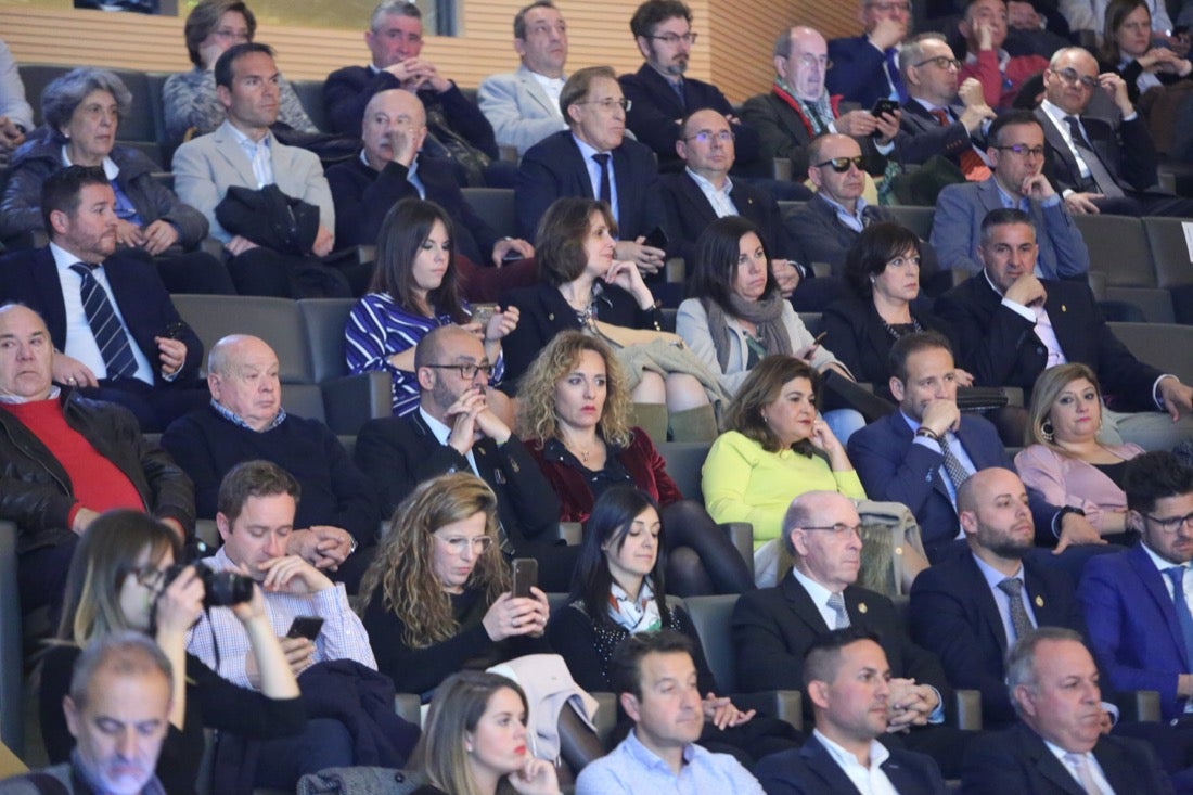 Este año, el Gobierno andaluz ha hecho entrega de la Bandera de Andalucía al Centro Artístico, Literario y Científico de Granada, al IES Padre Suárez, al Restaurante Los Manueles, a la Cooperativa San Sebastián, al Proyecto Conoce tus Fuentes, al grupo de científicos e ingenieros que han contribuido a obtener la primera imagen de un agujero negro supermasivo; a la Asociación del Párkinson; a María Guardia Gómez «Mariquilla»; a la deportista María Pérez y a la Asociación Víctimas del Terrorismo