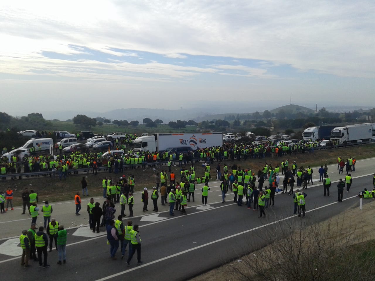 Ya hay siete kilómetros de retenciones en cada sentido desde el km 264, entre Santa Elena y La Carolina; la Guardia Civil interviene en la zona