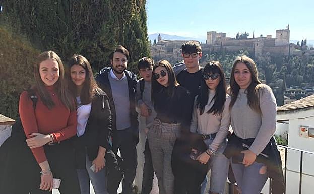 El coronavirus provoca la cancelación de viajes de fin de estudios en Granada