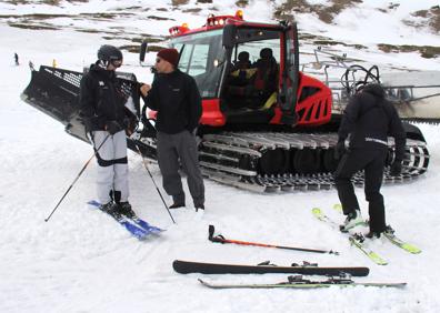 Imagen secundaria 1 - Sierra Nevada perfila ya la pista de la Copa del Mundo de Snowboard Cross