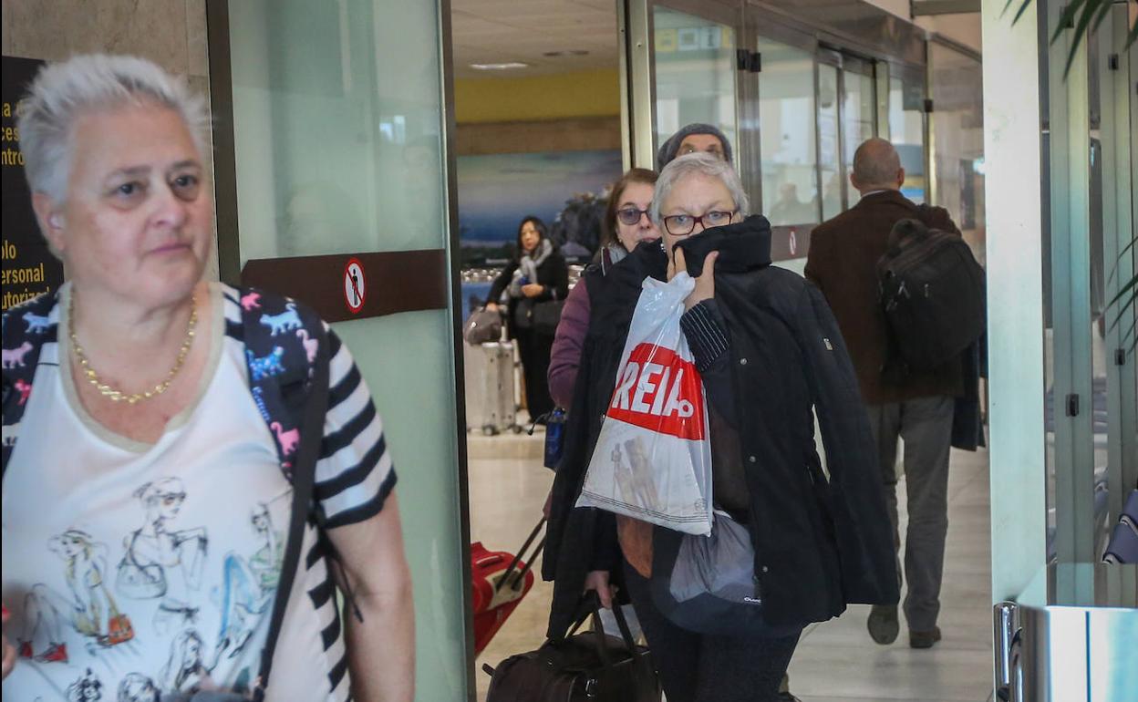 Llegada del vuelo de Milán al aeropuerto de Granada.