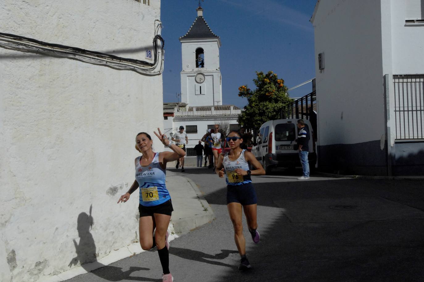 Los primeros puestos, masculino y femenino, ganaron su peso en naranjas de la zona
