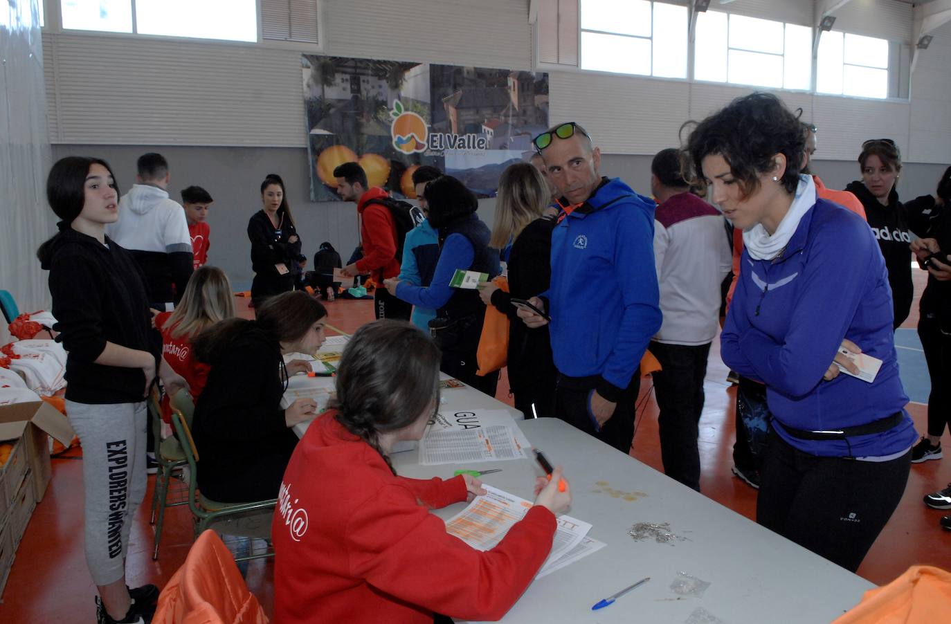 Los primeros puestos, masculino y femenino, ganaron su peso en naranjas de la zona