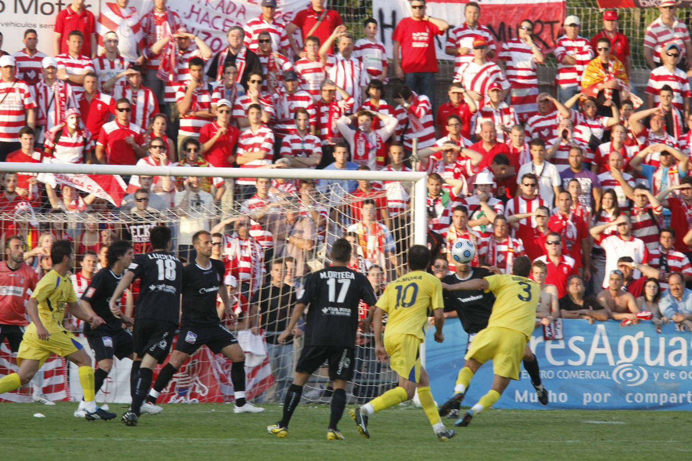 Jugada embarullada en el partido que dio el ascenso a Segunda al Granade enAlcorcón