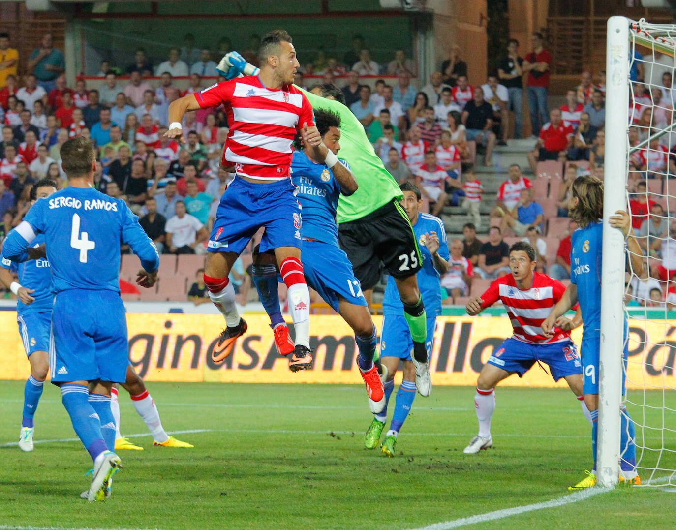 Un gol en propia meta de Cristiano Ronaldo dio el triunfo al Granada ante el Real Madrid en 2013