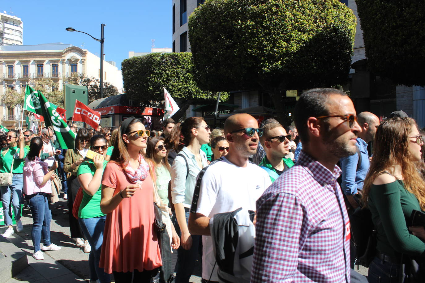 Un millar de manifestantes se han echado a la calle contra el decreto de escolarización. 
