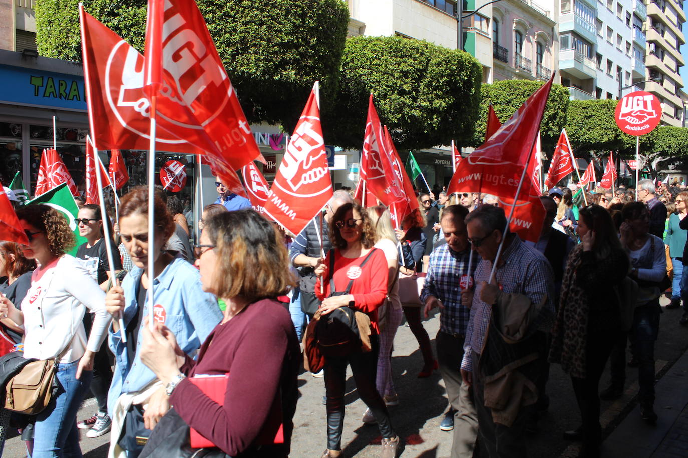 Un millar de manifestantes se han echado a la calle contra el decreto de escolarización. 