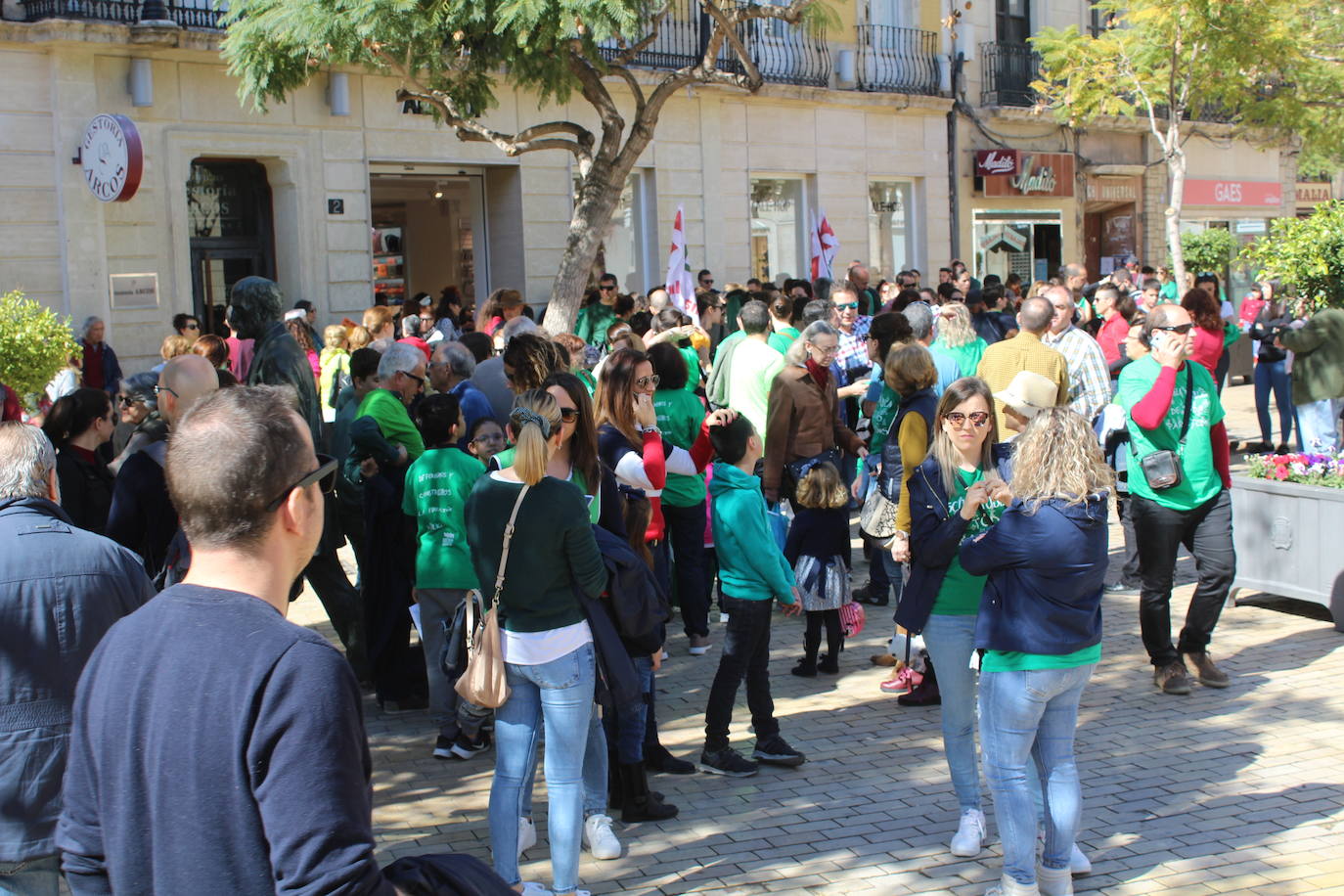 Un millar de manifestantes se han echado a la calle contra el decreto de escolarización. 