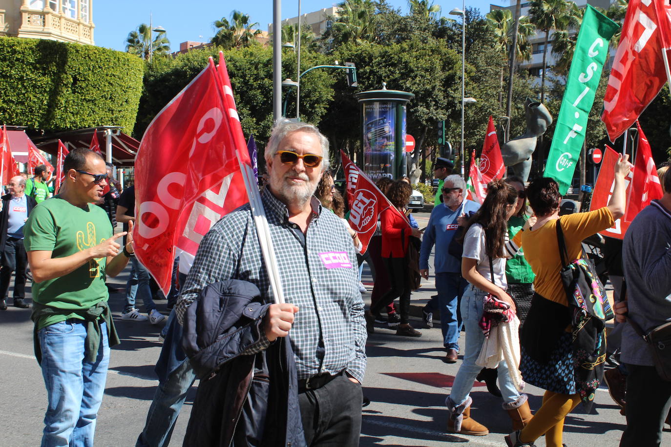 Un millar de manifestantes se han echado a la calle contra el decreto de escolarización. 