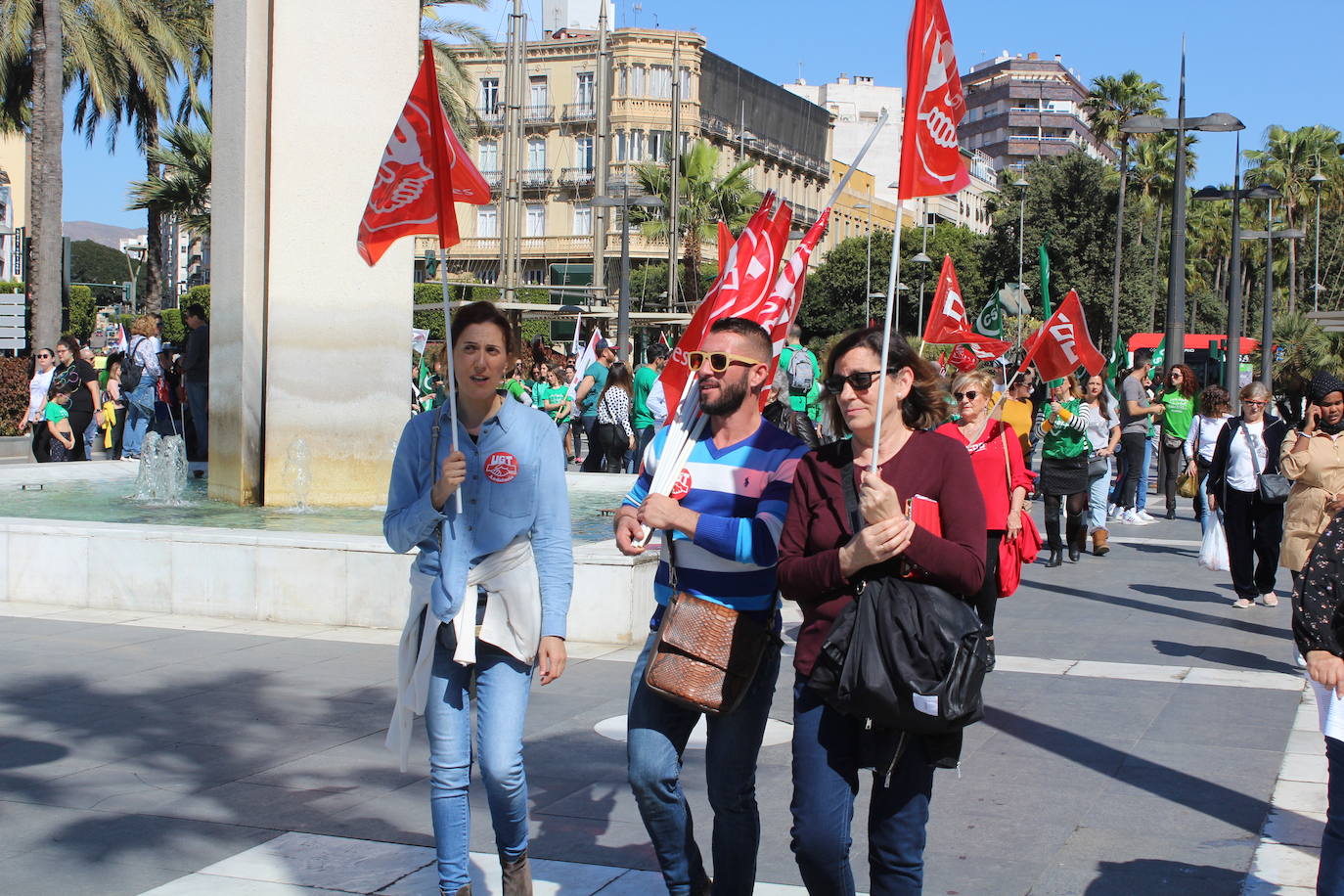 Un millar de manifestantes se han echado a la calle contra el decreto de escolarización. 