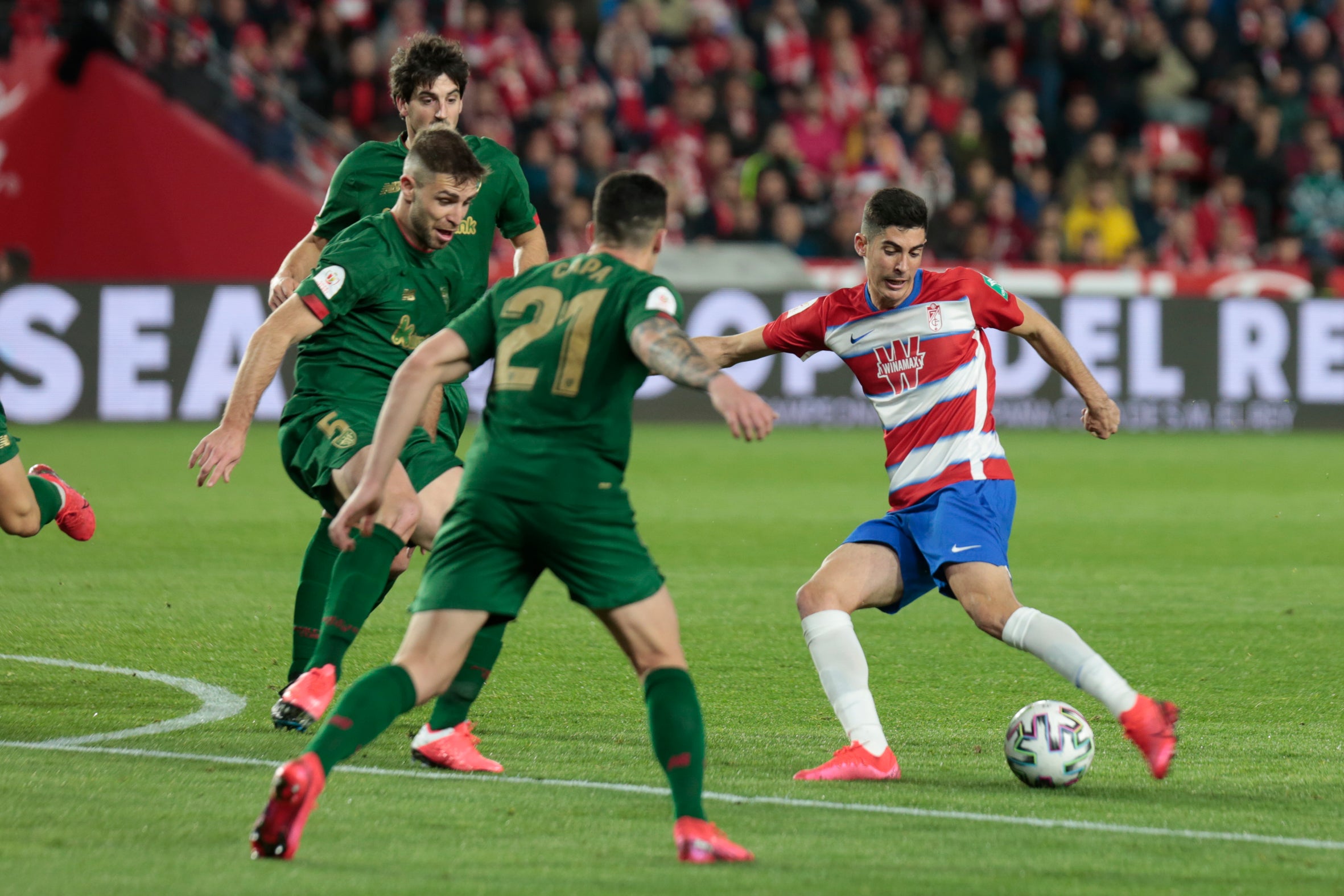 Las mejores imágenes de los momentos más destacados del duelo copero en Los Cármenes