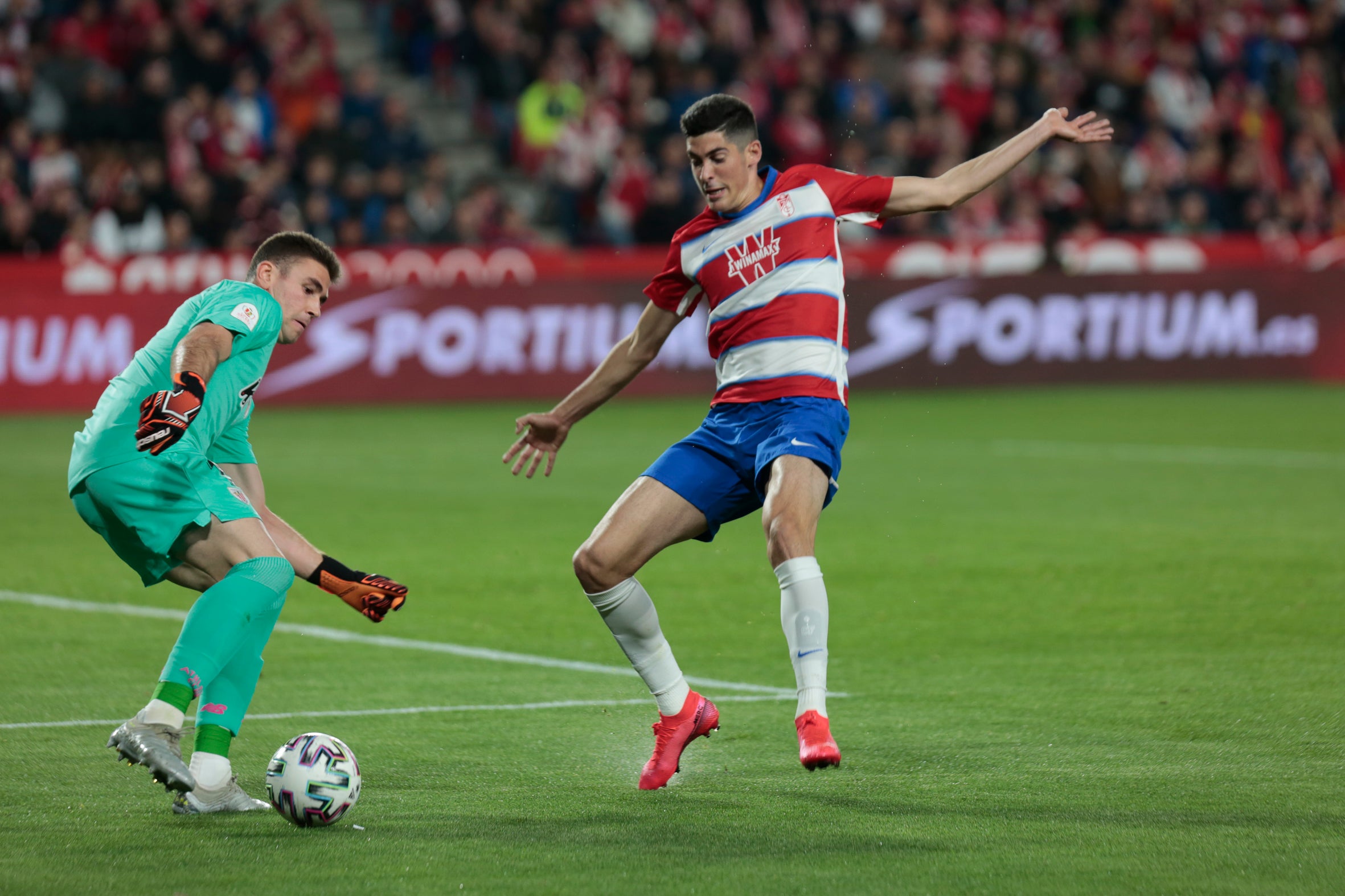 Las mejores imágenes de los momentos más destacados del duelo copero en Los Cármenes